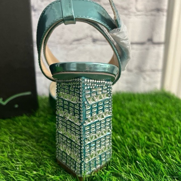 Betsey Johnson Metallic SB Bell Teal Cross Front Embellish Sandals Size 9.5 - Picture 3 of 11